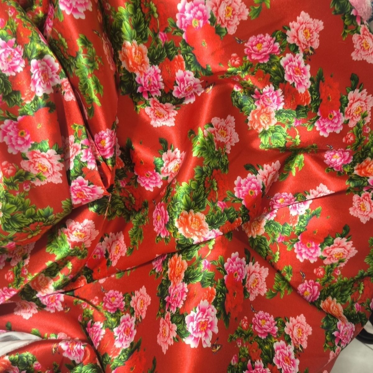 Sewing By - ผ้าซาตินอะซิเตทพิมพ์ลายดอกไม้ เนื้อผ้าเรียบลื่นดุจแพรไหม ขายเป็นเมตร สำหรับผ้าปูที่นอน งานเย็บปักถักร้อย ซับใน
